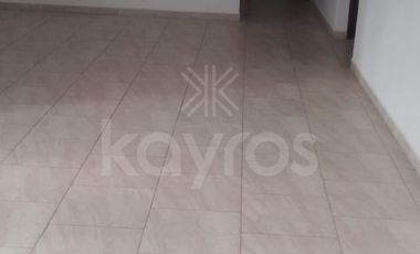Venta de local con apartamento en Planeta Rica: 4 habitaciones, garaje, terraza, estudio y espacio para tu propio negocio