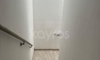 Venta de local con apartamento en Planeta Rica: 4 habitaciones, garaje, terraza, estudio y espacio para tu propio negocio