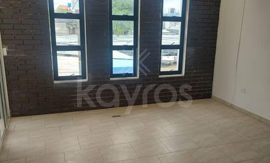 Venta de local con apartamento en Planeta Rica: 4 habitaciones, garaje, terraza, estudio y espacio para tu propio negocio