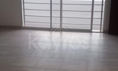 Venta de local con apartamento en Planeta Rica: 4 habitaciones, garaje, terraza, estudio y espacio para tu propio negocio
