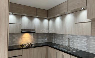 Casa de 2 pisos en Rosendo Garcés Montería 4 habitaciones y estudio