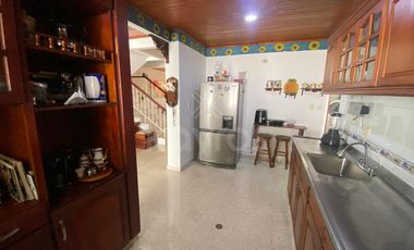 Casa de 2 pisos en venta en La Castellana Montería: 3 Habitaciones, biblioteca, 2 garaje y alta valorización