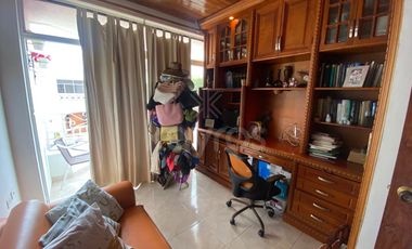 Casa de 2 pisos en venta en La Castellana Montería: 3 Habitaciones, biblioteca, 2 garaje y alta valorización