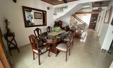Casa de 2 pisos en venta en La Castellana Montería: 3 Habitaciones, biblioteca, 2 garaje y alta valorización