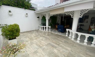 Casa de 2 pisos en venta en La Castellana Montería: 3 Habitaciones, biblioteca, 2 garaje y alta valorización