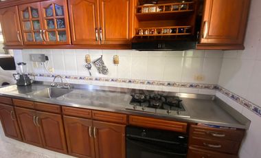 Casa de 2 pisos en venta en La Castellana Montería: 3 Habitaciones, biblioteca, 2 garaje y alta valorización