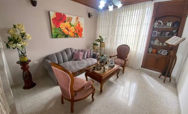 Casa de 2 pisos en venta en La Castellana Montería: 3 Habitaciones, biblioteca, 2 garaje y alta valorización