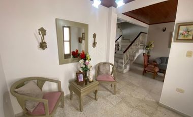 Casa de 2 pisos en venta en La Castellana Montería: 3 Habitaciones, biblioteca, 2 garaje y alta valorización