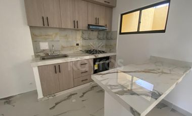 Casa de dos pisos en venta en Mi Refugio Montería: 4 habitaciones, patio amplio y zona de alto crecimiento