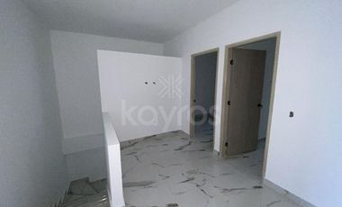 Casa de dos pisos en venta en Mi Refugio Montería: 4 habitaciones, patio amplio y zona de alto crecimiento