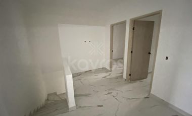 Casa de dos pisos en venta en Mi Refugio Montería: 4 habitaciones, patio amplio y zona de alto crecimiento