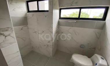 Casa de dos pisos en venta en Mi Refugio Montería: 4 habitaciones, patio amplio y zona de alto crecimiento