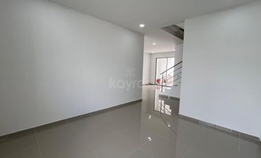 Casa de 2 pisos en venta en el barrio Guadalupe, Montería: 3 habitaciones, patio y terraza amplia