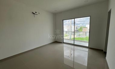 Casa de 2 pisos en venta en el barrio Guadalupe, Montería: 3 habitaciones, patio y terraza amplia