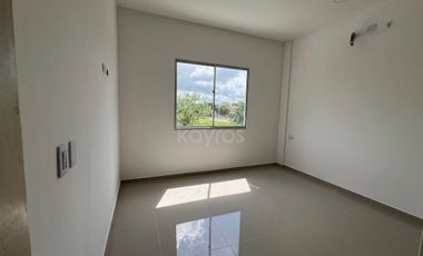 Casa de 2 pisos en venta en el barrio Guadalupe, Montería: 3 habitaciones, patio y terraza amplia