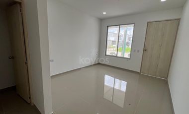 Casa de 2 pisos en venta en el barrio Guadalupe, Montería: 3 habitaciones, patio y terraza amplia