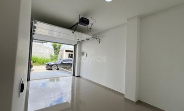 Casa de 2 pisos en venta en el barrio Guadalupe, Montería: 3 habitaciones, patio y terraza amplia