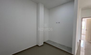 Casa de 2 pisos en venta en el barrio Guadalupe, Montería: 3 habitaciones, patio y terraza amplia