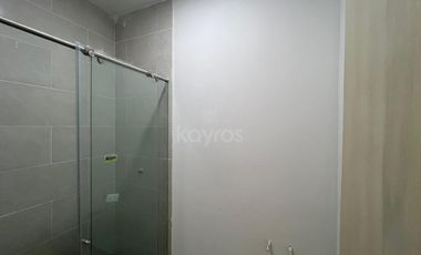 Casa de 2 pisos en venta en el barrio Guadalupe, Montería: 3 habitaciones, patio y terraza amplia