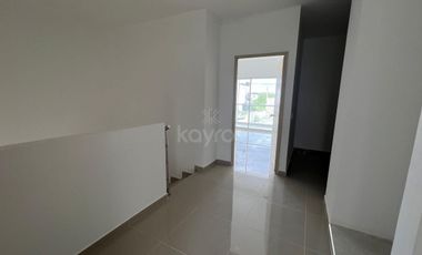 Casa de 2 pisos en venta en el barrio Guadalupe, Montería: 3 habitaciones, patio y terraza amplia