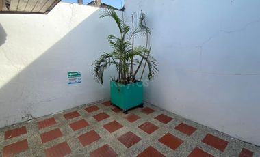 Casa amplia en el Centro de Montería: 3 Habitaciones, jardín, kiosco y ubicación privilegiada