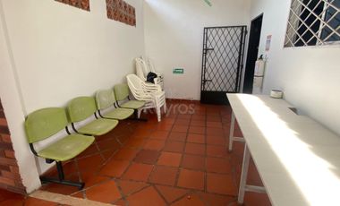 Casa amplia en el Centro de Montería: 3 Habitaciones, jardín, kiosco y ubicación privilegiada