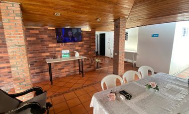 Casa amplia en el Centro de Montería: 3 Habitaciones, jardín, kiosco y ubicación privilegiada