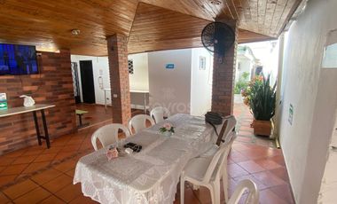 Casa amplia en el Centro de Montería: 3 Habitaciones, jardín, kiosco y ubicación privilegiada