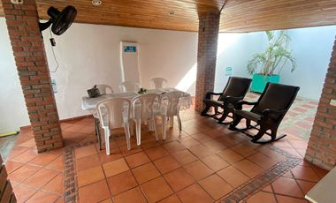 Casa amplia en el Centro de Montería: 3 Habitaciones, jardín, kiosco y ubicación privilegiada