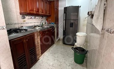 Casa de 3 pisos con balcones en El Amparo, Montería: 5 habitaciones, garaje y alta valorización