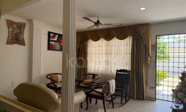 Casa de 3 pisos con balcones en El Amparo, Montería: 5 habitaciones, garaje y alta valorización