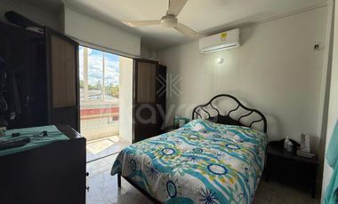 Casa de 3 pisos con balcones en El Amparo, Montería: 5 habitaciones, garaje y alta valorización