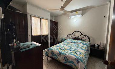 Casa de 3 pisos con balcones en El Amparo, Montería: 5 habitaciones, garaje y alta valorización