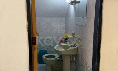 Casa de 3 pisos con balcones en El Amparo, Montería: 5 habitaciones, garaje y alta valorización