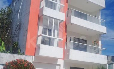 Casa de 3 pisos con balcones en El Amparo, Montería: 5 habitaciones, garaje y alta valorización