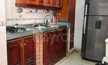 Casa de 3 pisos con balcones en El Amparo, Montería: 5 habitaciones, garaje y alta valorización