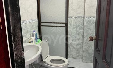 Casa de 3 pisos con balcones en El Amparo, Montería: 5 habitaciones, garaje y alta valorización