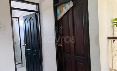 Casa de 3 pisos con balcones en El Amparo, Montería: 5 habitaciones, garaje y alta valorización