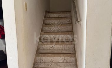 Casa de 3 pisos con balcones en El Amparo, Montería: 5 habitaciones, garaje y alta valorización