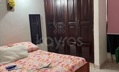 Casa de 3 pisos con balcones en El Amparo, Montería: 5 habitaciones, garaje y alta valorización