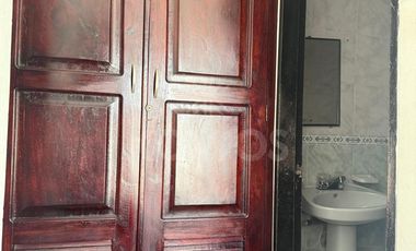 Casa de 3 pisos con balcones en El Amparo, Montería: 5 habitaciones, garaje y alta valorización