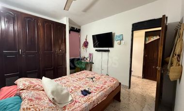Casa de 3 pisos con balcones en El Amparo, Montería: 5 habitaciones, garaje y alta valorización