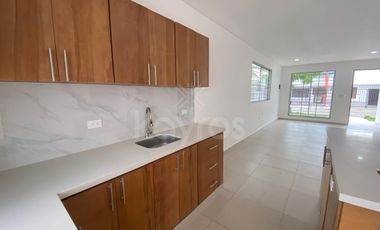 Casa esquinera amplia en el barrio 6 de marzo  Montería, con buena distribución