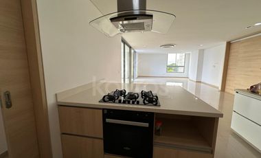 Apartamento de 219m² en el Recreo, Montería: 3 Habitaciones, Jacuzzi, Piscina y Cancha de Squash