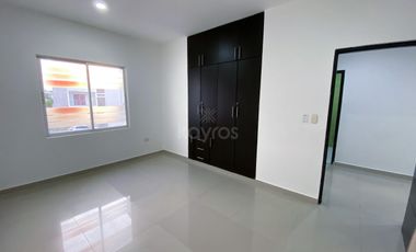 Se vende casa de dos pisos en Portal de la Candelaria Montería