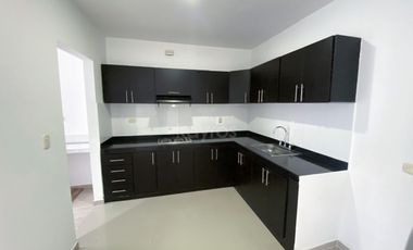 Se vende casa de dos pisos en Portal de la Candelaria Montería