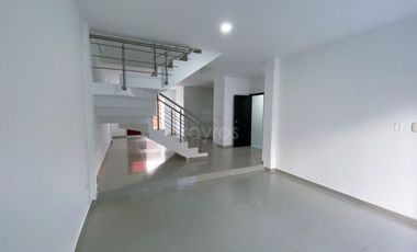 Se vende casa de dos pisos en Portal de la Candelaria Montería