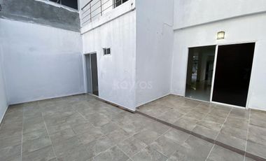 Se vende casa de dos pisos en Portal de la Candelaria Montería