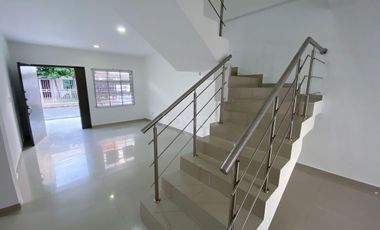 Se vende casa de dos pisos en Portal de la Candelaria Montería