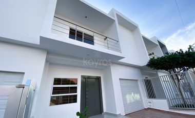 Se vende casa de dos pisos en Portal de la Candelaria Montería